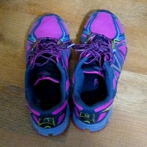 New Balance tennis shoes